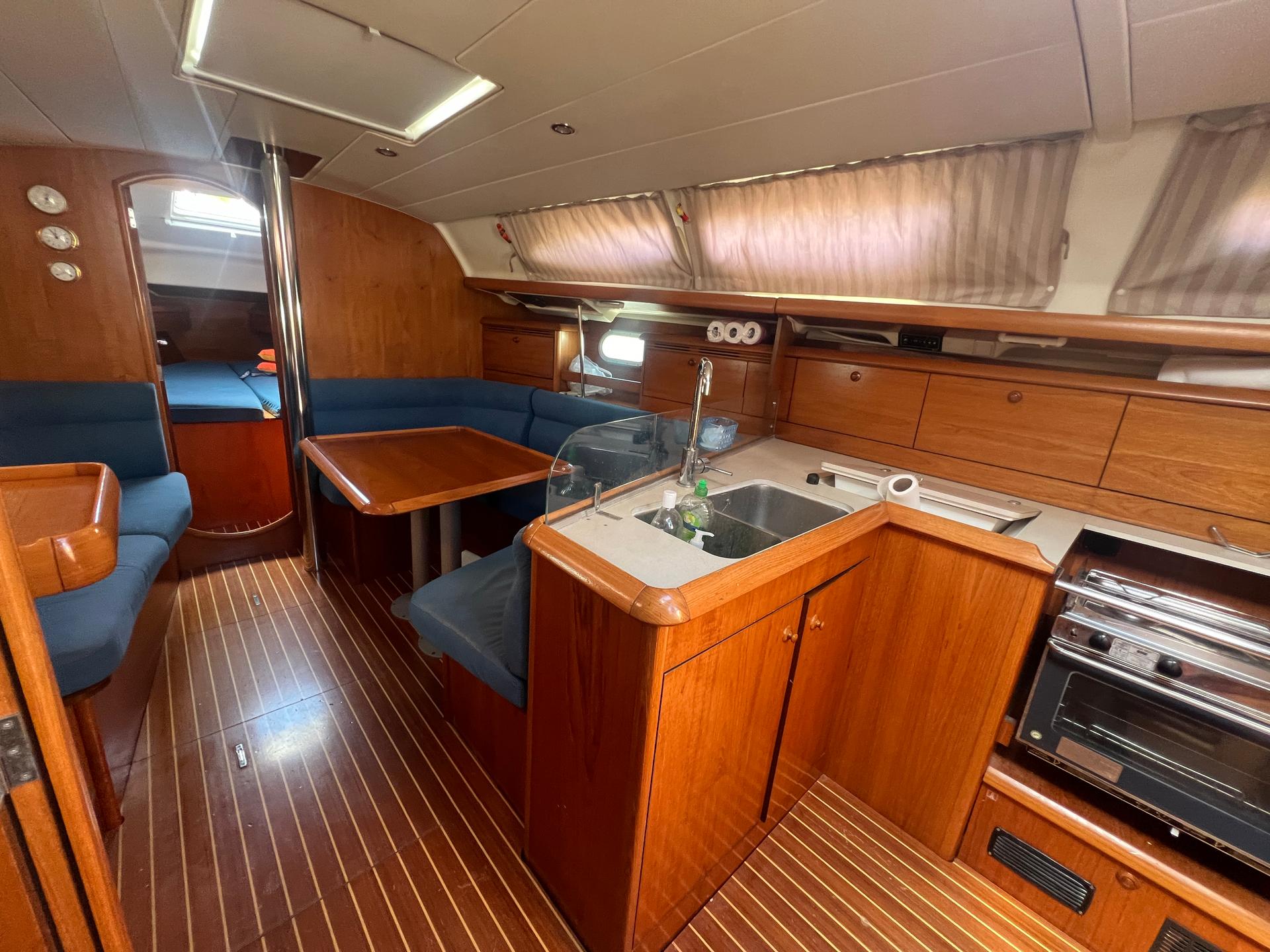 slider 4 Jeanneau Sun Odyssey 37